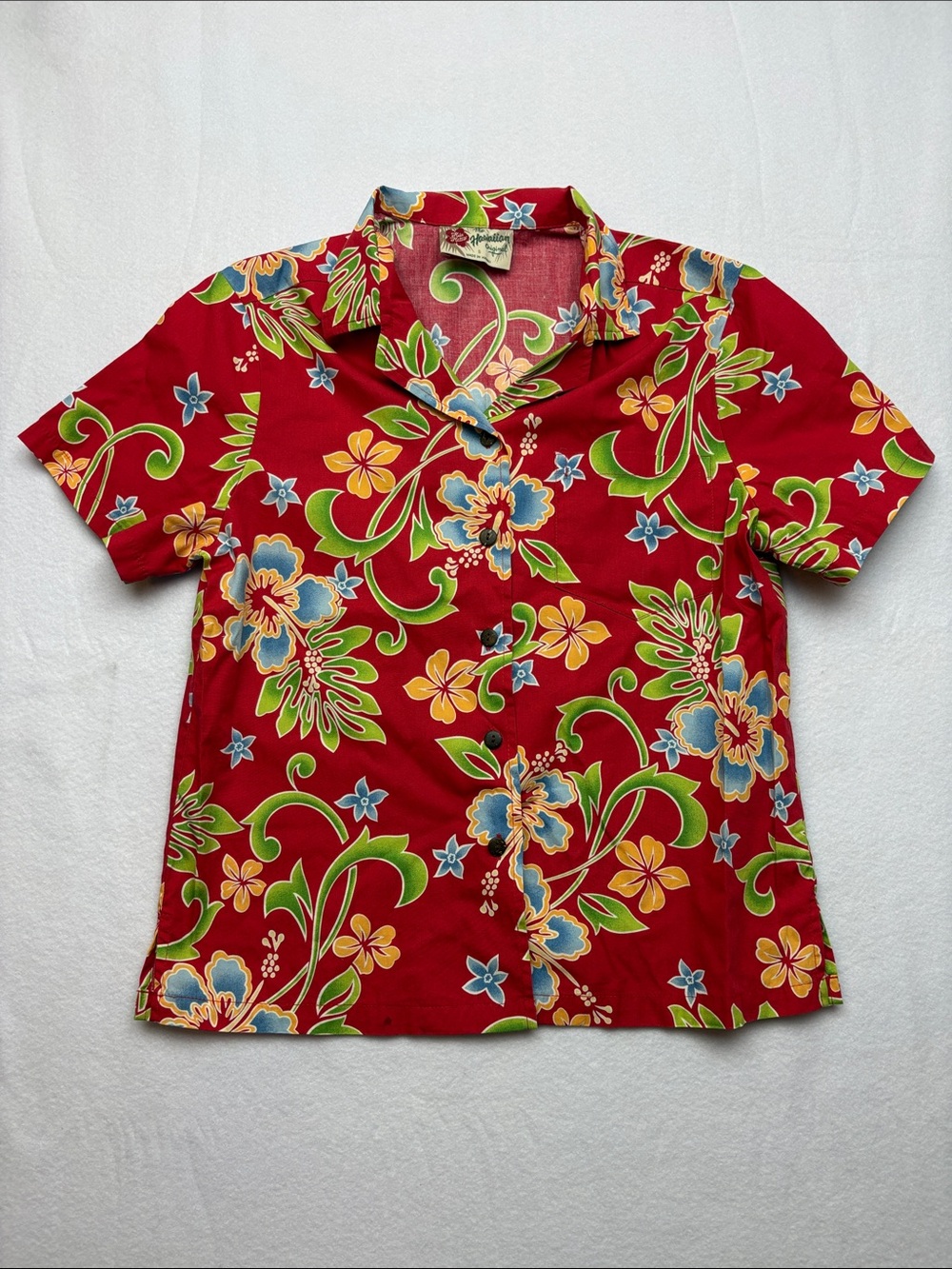 Hilo Hattie size small Hawaiian trop Women’s Red Floral Button-Down Camp Shirt
